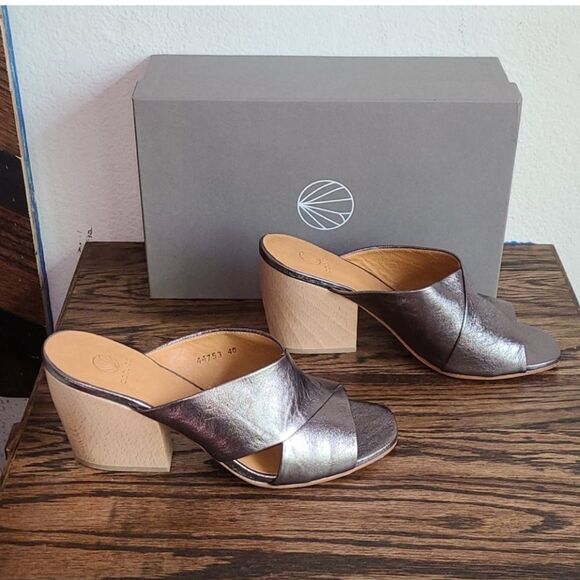 ✨NIB✨COCLICO Slip-on Sandal Heels Silver Leather Made in Spain Size EU 40/US 9 - Picture 2 of 15
